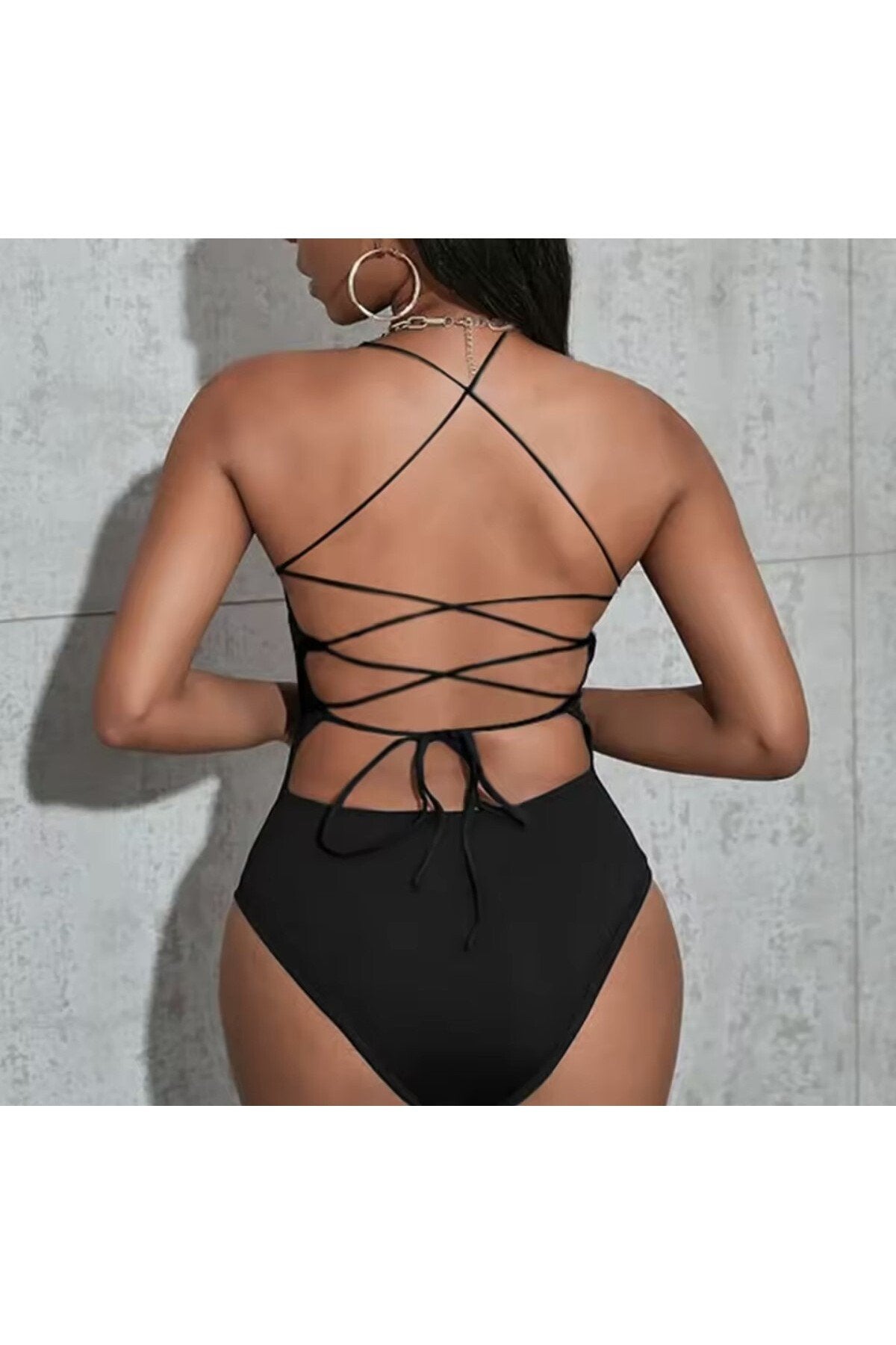 Siyah Kare Yaka Sırt Dekolteli Arkadan Bağlamalı Mayo