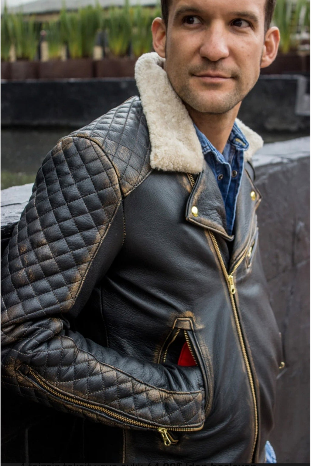 Yakası Kürk Entegreli Hakiki Deri Eskitmeli Kapitone Dikiş Detaylı Mont