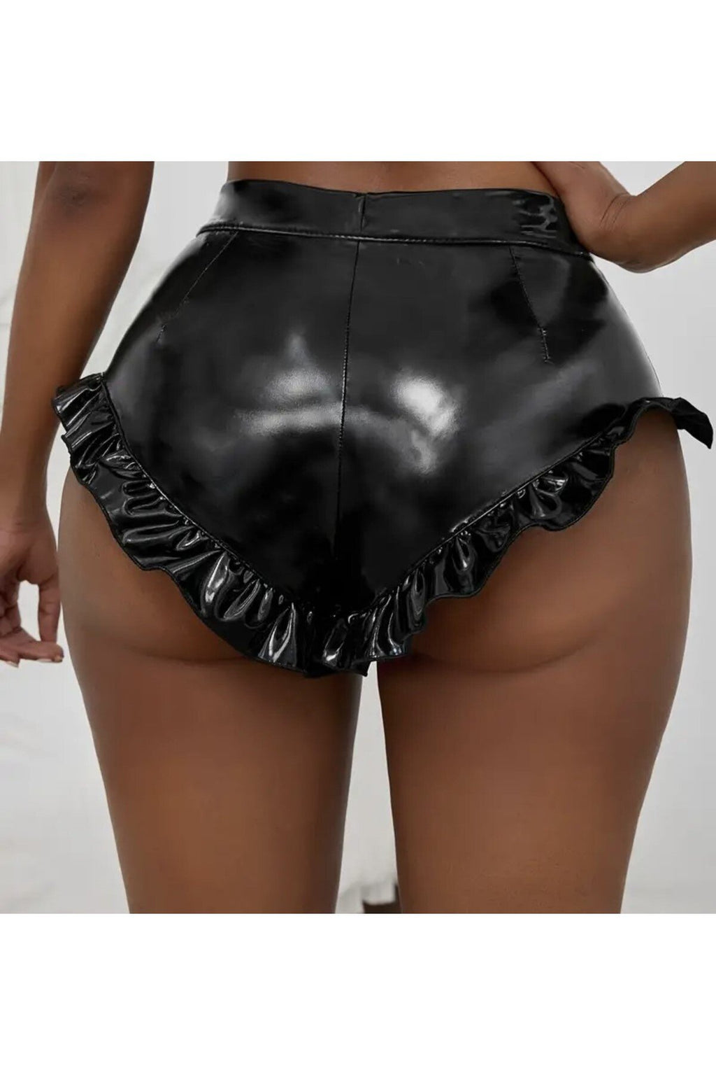 Rugan deri Lastik Orta bel kıvrımlı fırfırlı şort Parlak,Siyah