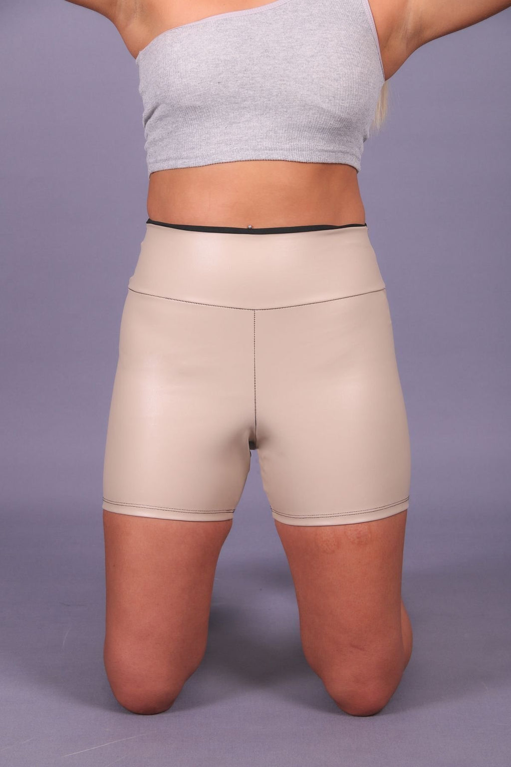 Deri spor şort yüksel bel