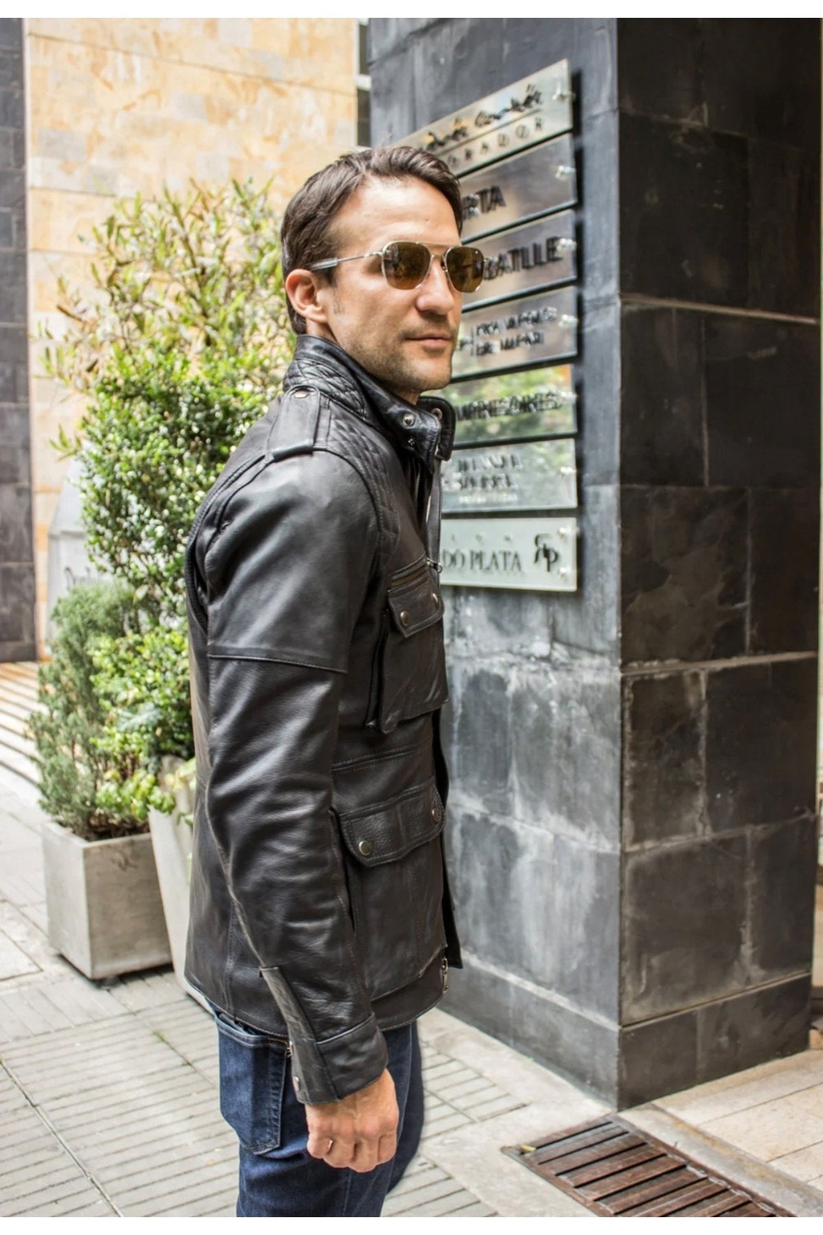 Uzun askeri tarzı ultra hakim yaka ve cep detaylı koyun derisi mont