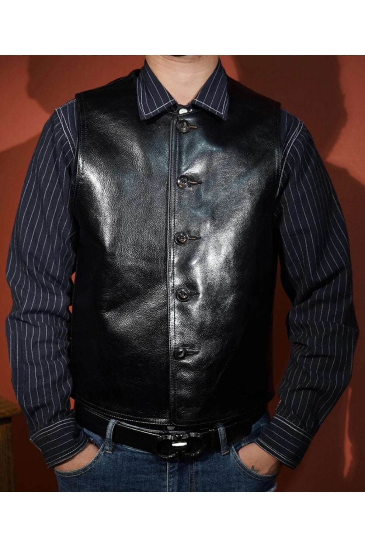 Kalın Dana derisi zik yelek dış yanlarda cep yok; içerde sağlı sollu cepler mevcuttur,