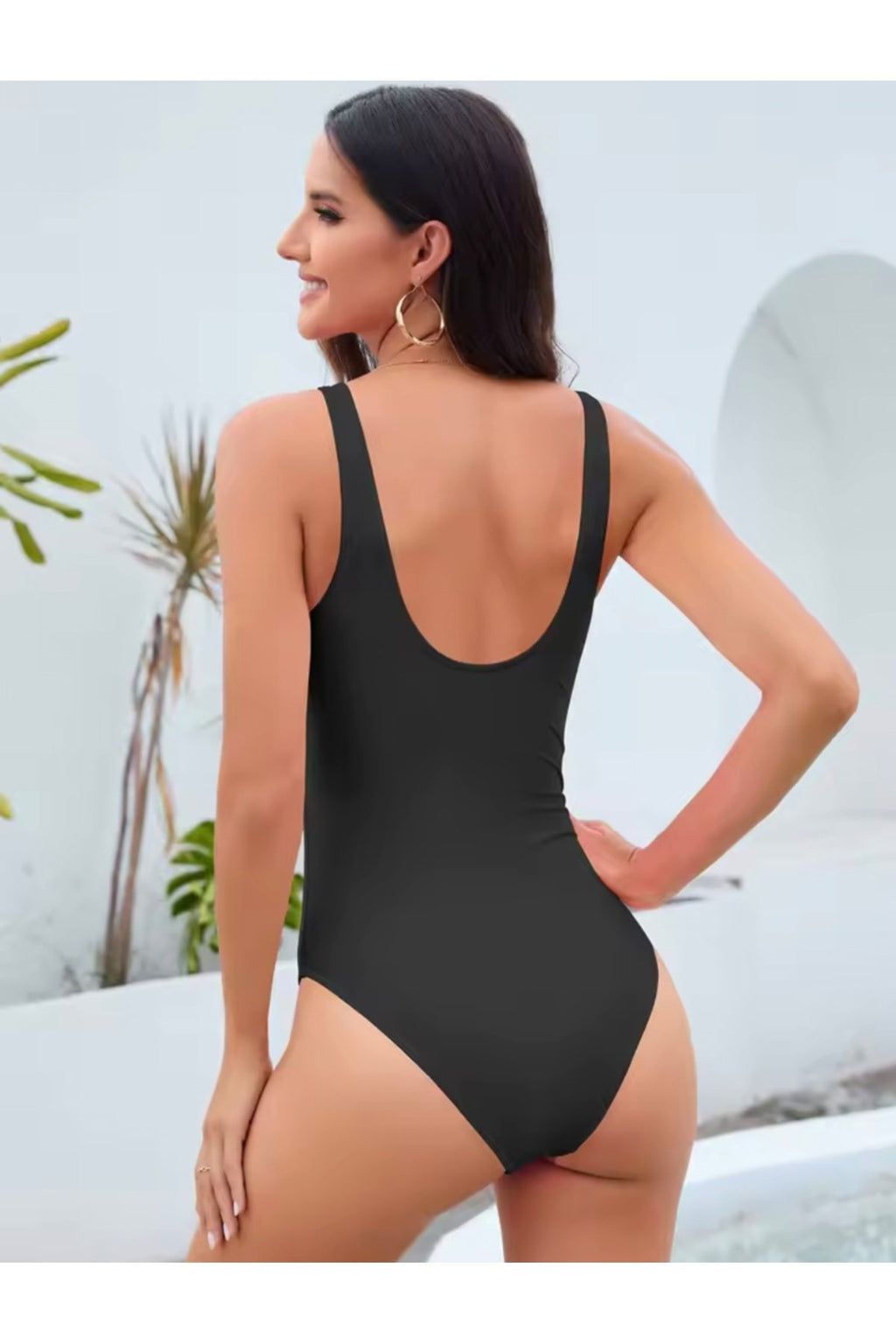 Siyah U Yaka Tek Parça Mayo,Yarım Açık Sırt