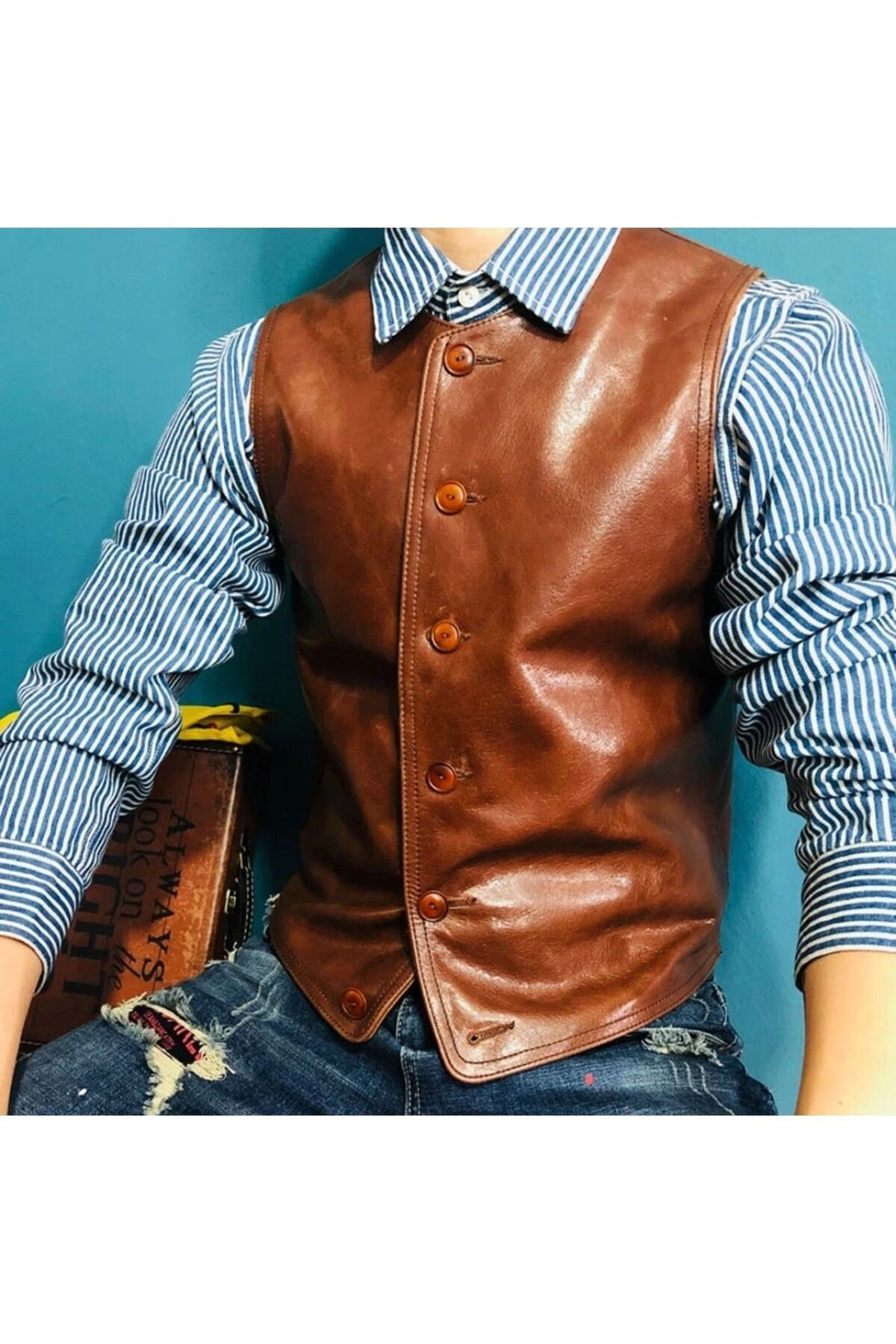 Kalın Dana derisi zik yelek dış yanlarda cep yok; içerde sağlı sollu cepler mevcuttur,