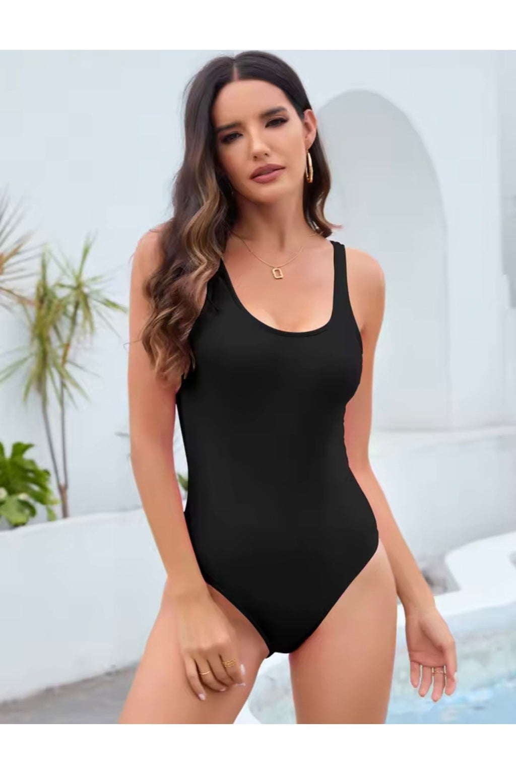 Siyah U Yaka Tek Parça Mayo,Yarım Açık Sırt