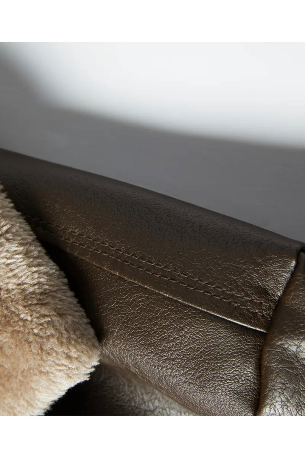 İçi ve Yaka Kenarları Tüylü Uzun Hakiki Deri Kaban