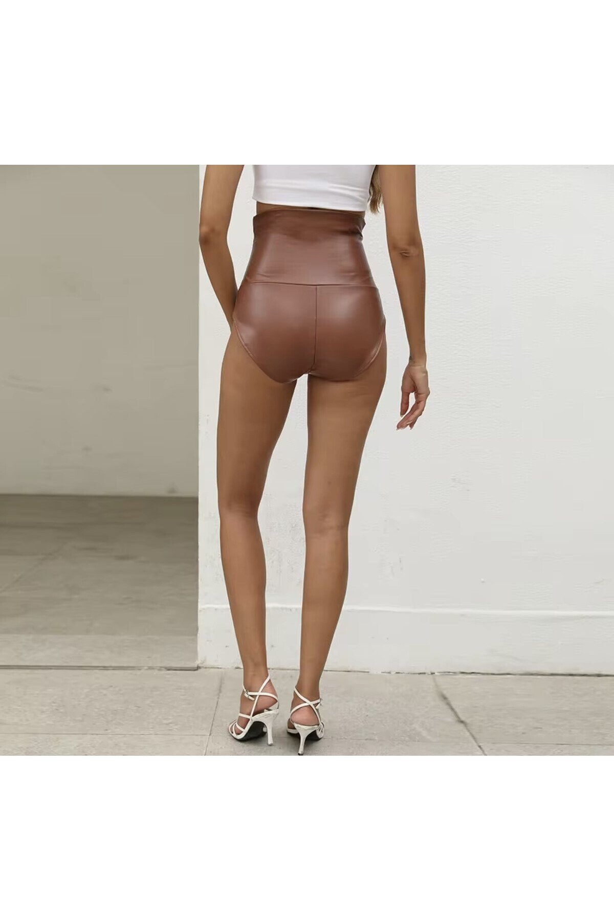 Ultra yüksel bel mikro şort suni deri