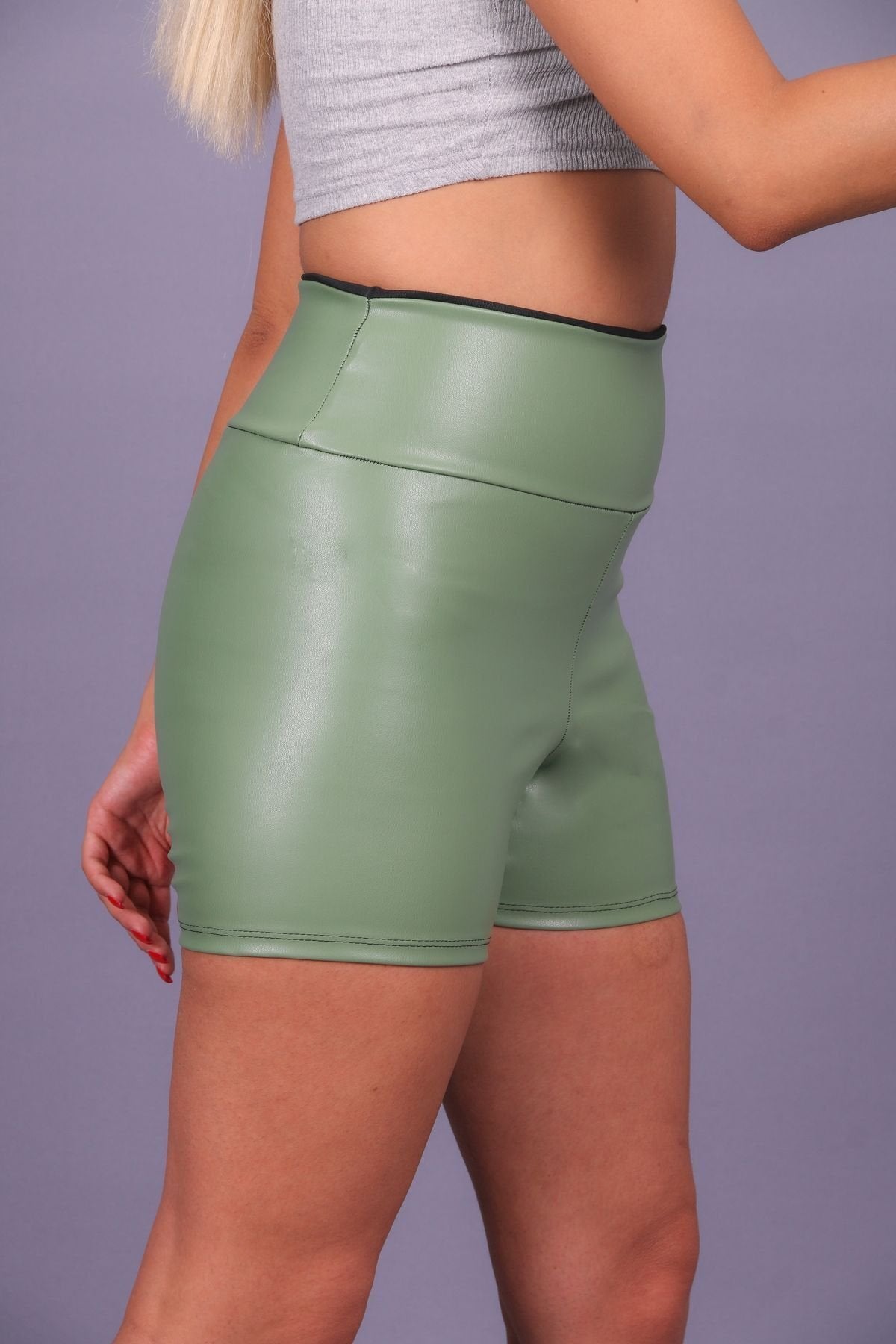Deri spor şort yüksel bel